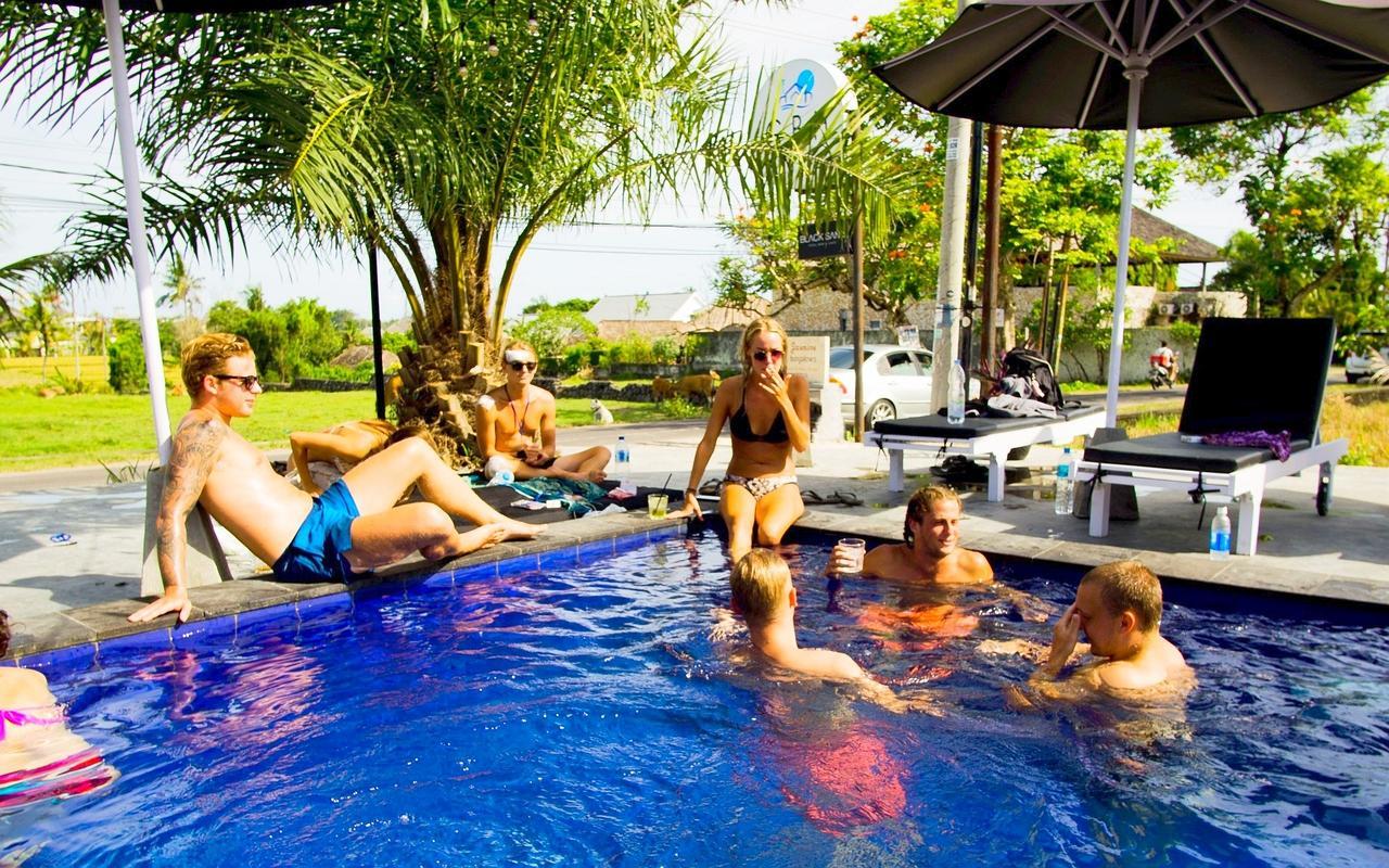 Canggu Beach Hostel ภายนอก รูปภาพ