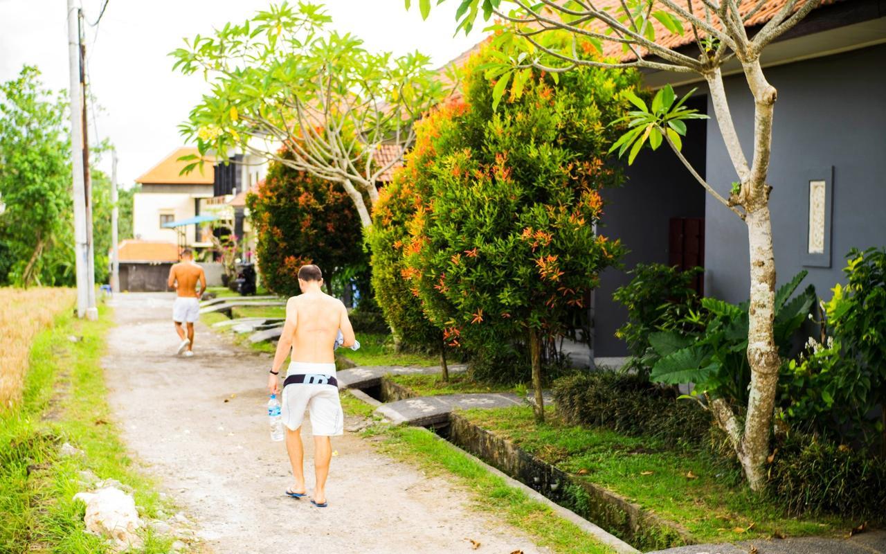 Canggu Beach Hostel ภายนอก รูปภาพ