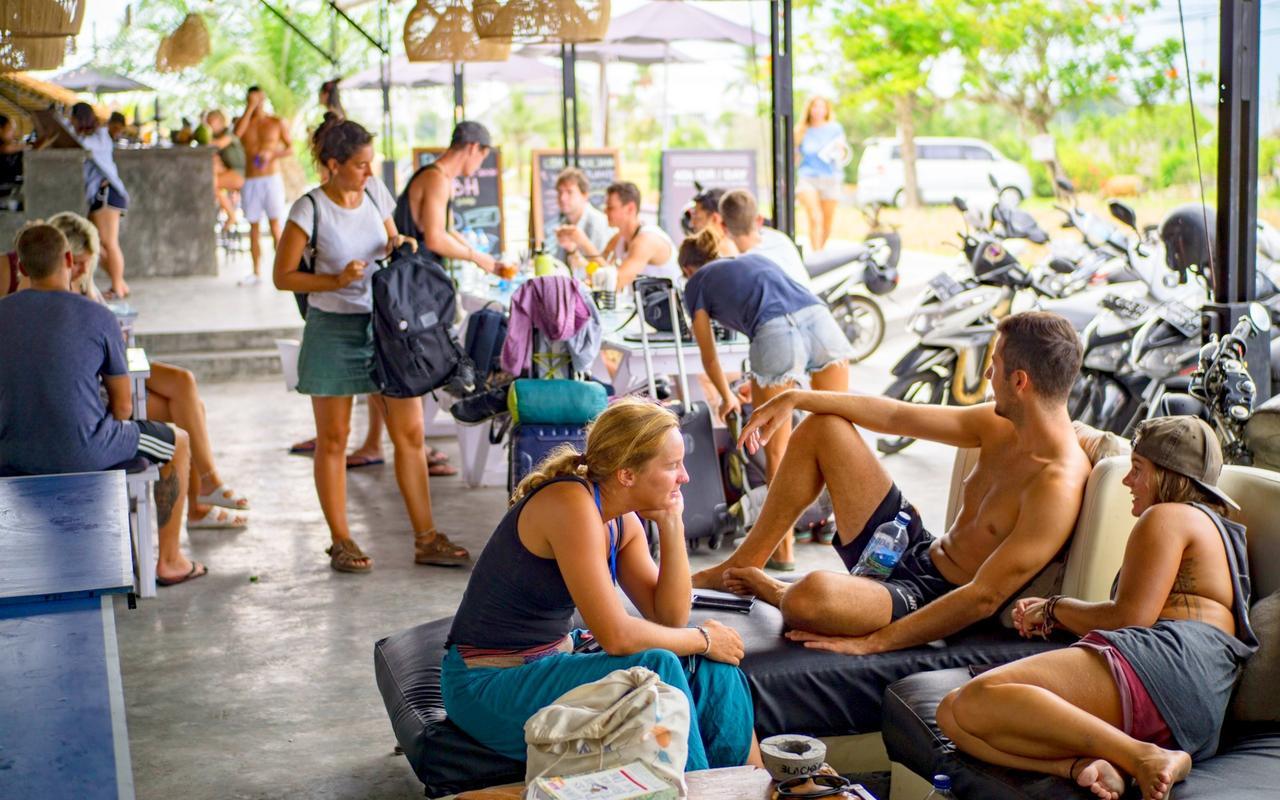 Canggu Beach Hostel ภายนอก รูปภาพ